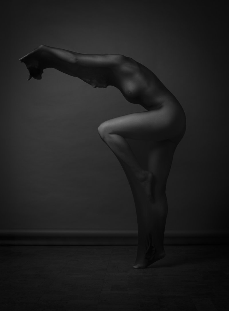 Woman posing in nylon in a divelike pose